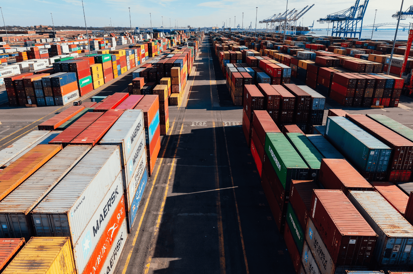 Containertransporte Container am Terminal